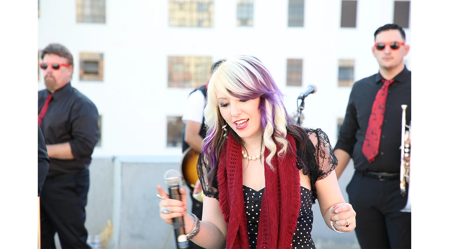 The-Convertibles-Christmas-Rooftop-Concert (34)